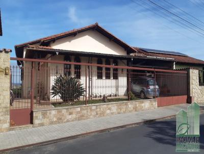 Casa para Venda, em Barbacena, bairro Santa Tereza II, 6 dormitórios, 1 banheiro, 2 suítes, 2 vagas
